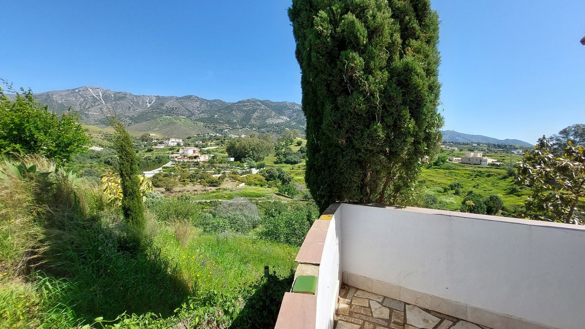 5 Bed Townhouse for sale in Mijas Costa Del Sol, Málaga, Spain