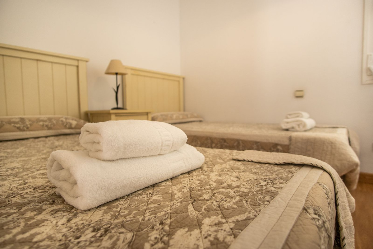 2 Bed Apartment for sale in New Golden Mile Costa Del Sol, Málaga, Spain