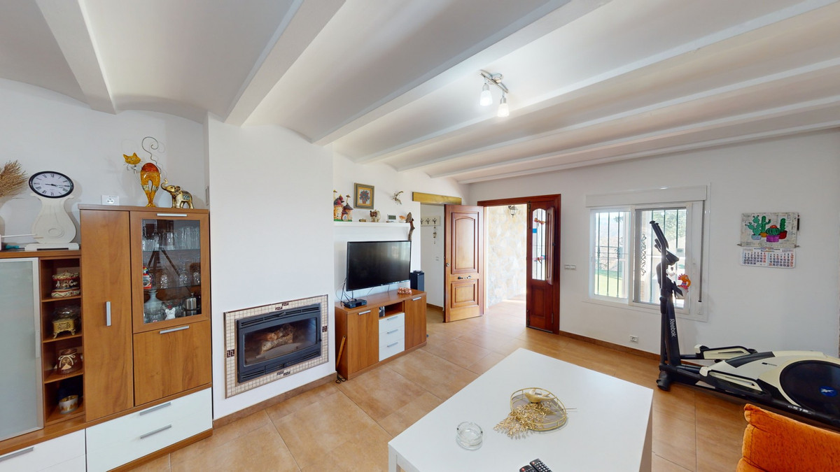 5 Bed Townhouse for sale in Arenas Costa Del Sol East, Málaga, Spain