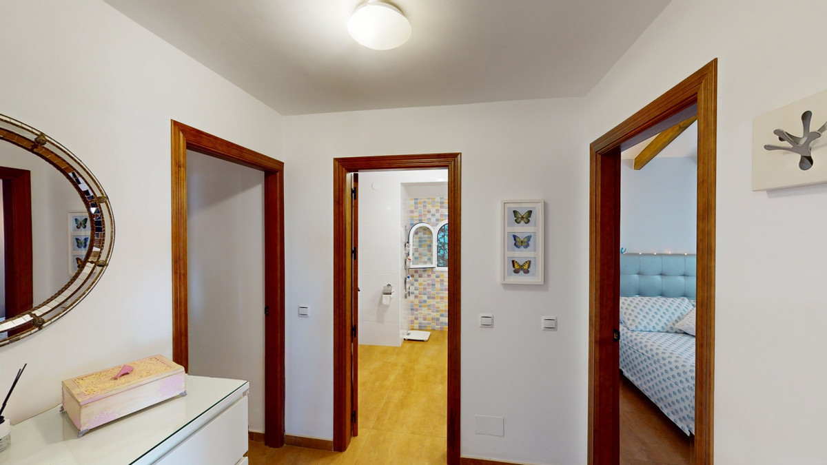 5 Bed Townhouse for sale in Arenas Costa Del Sol East, Málaga, Spain