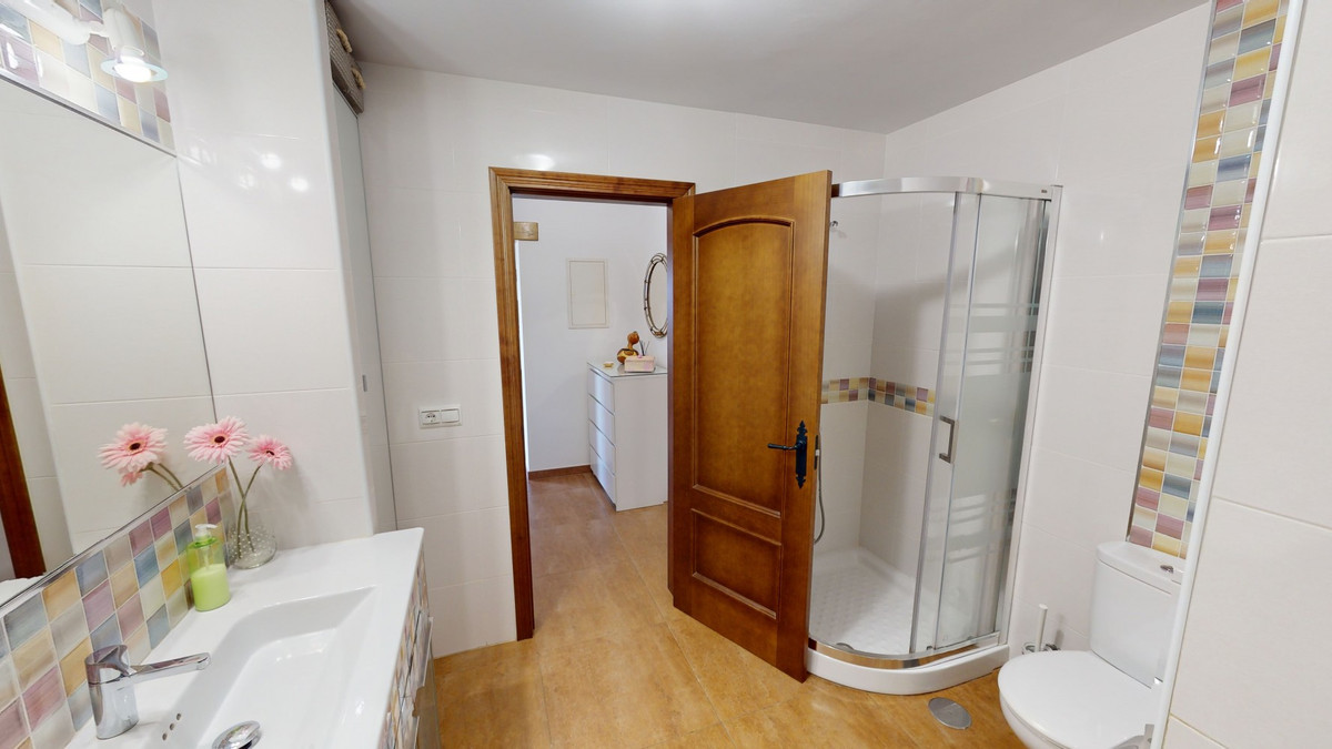 5 Bed Townhouse for sale in Arenas Costa Del Sol East, Málaga, Spain