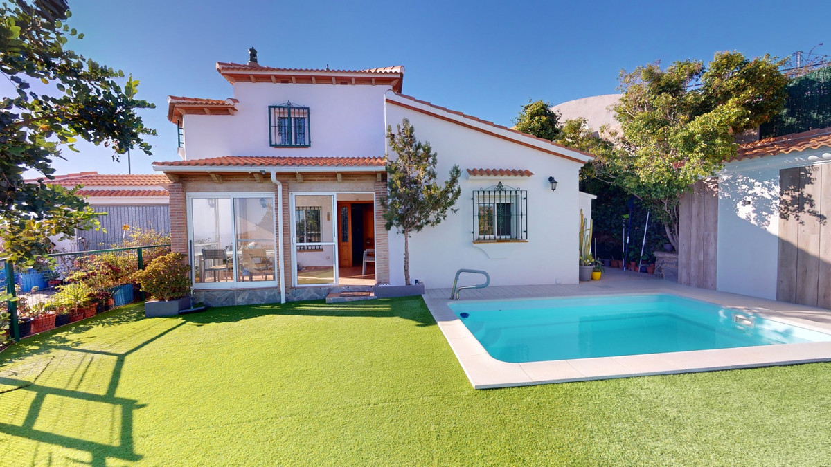 5 Bed Townhouse for sale in Arenas Costa Del Sol East, Málaga, Spain