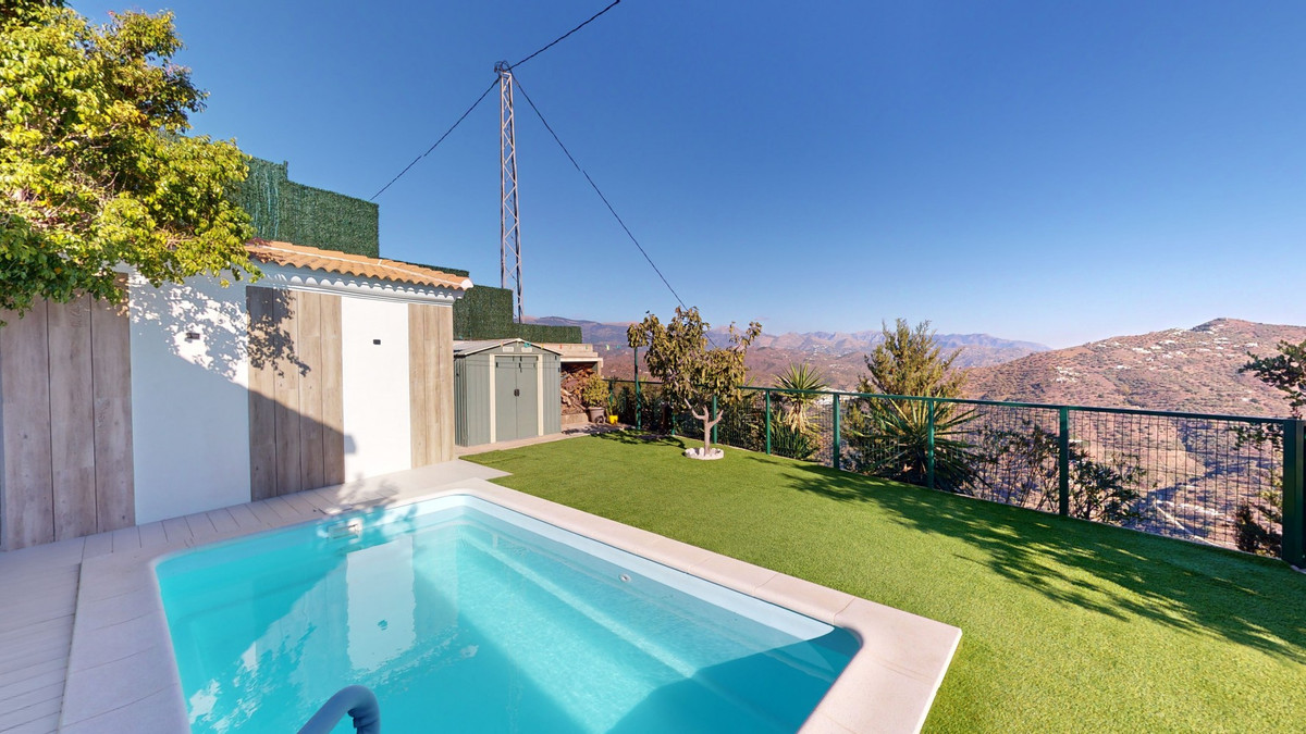 5 Bed Townhouse for sale in Arenas Costa Del Sol East, Málaga, Spain