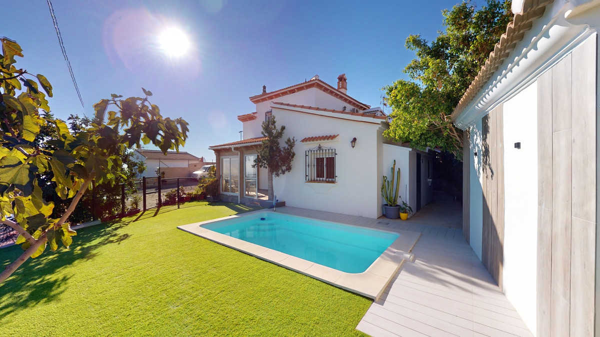 5 Bed Townhouse for sale in Arenas Costa Del Sol East, Málaga, Spain