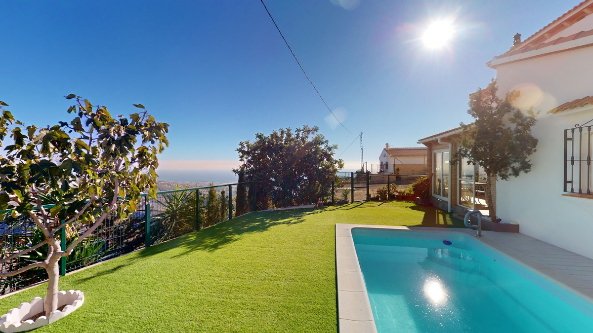 5 Bed Townhouse for sale in Arenas Costa Del Sol East, Málaga, Spain