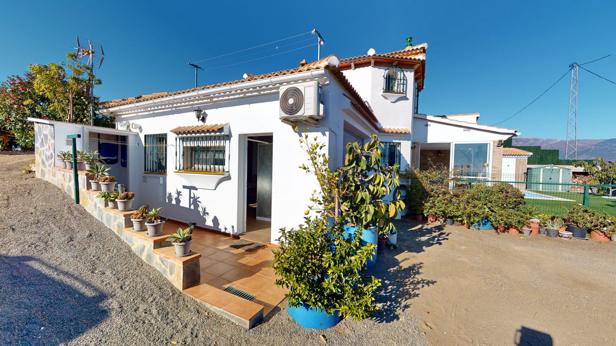 5 Bed Townhouse for sale in Arenas Costa Del Sol East, Málaga, Spain
