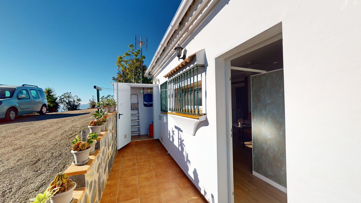 5 Bed Townhouse for sale in Arenas Costa Del Sol East, Málaga, Spain