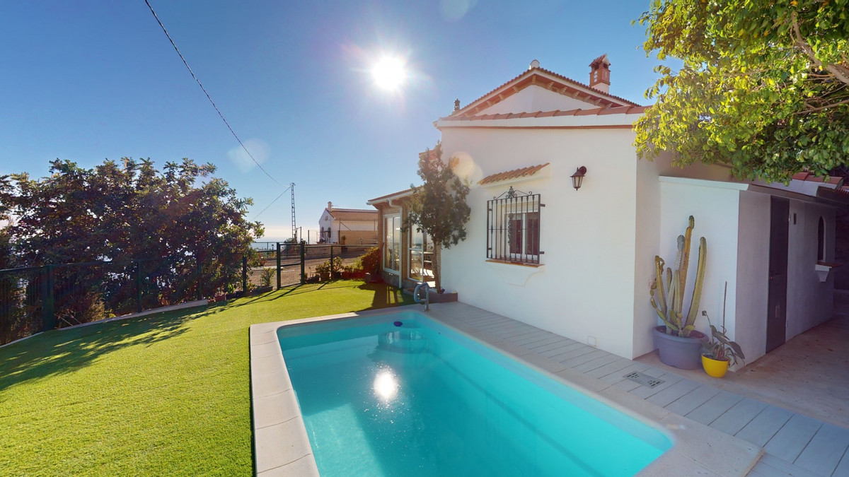 5 Bed Townhouse for sale in Arenas Costa Del Sol East, Málaga, Spain