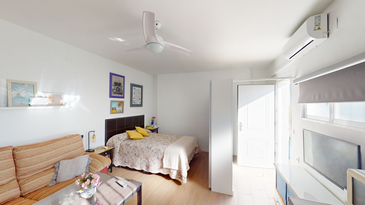5 Bed Townhouse for sale in Arenas Costa Del Sol East, Málaga, Spain
