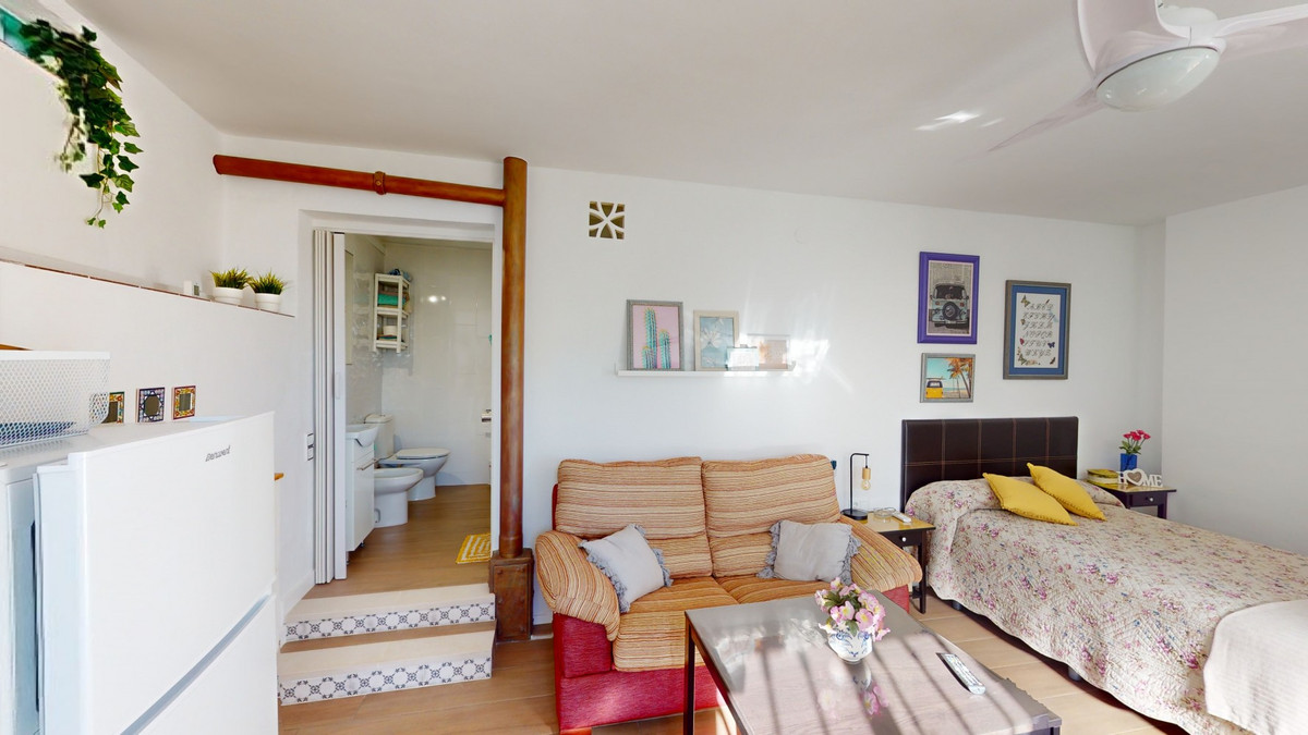 5 Bed Townhouse for sale in Arenas Costa Del Sol East, Málaga, Spain