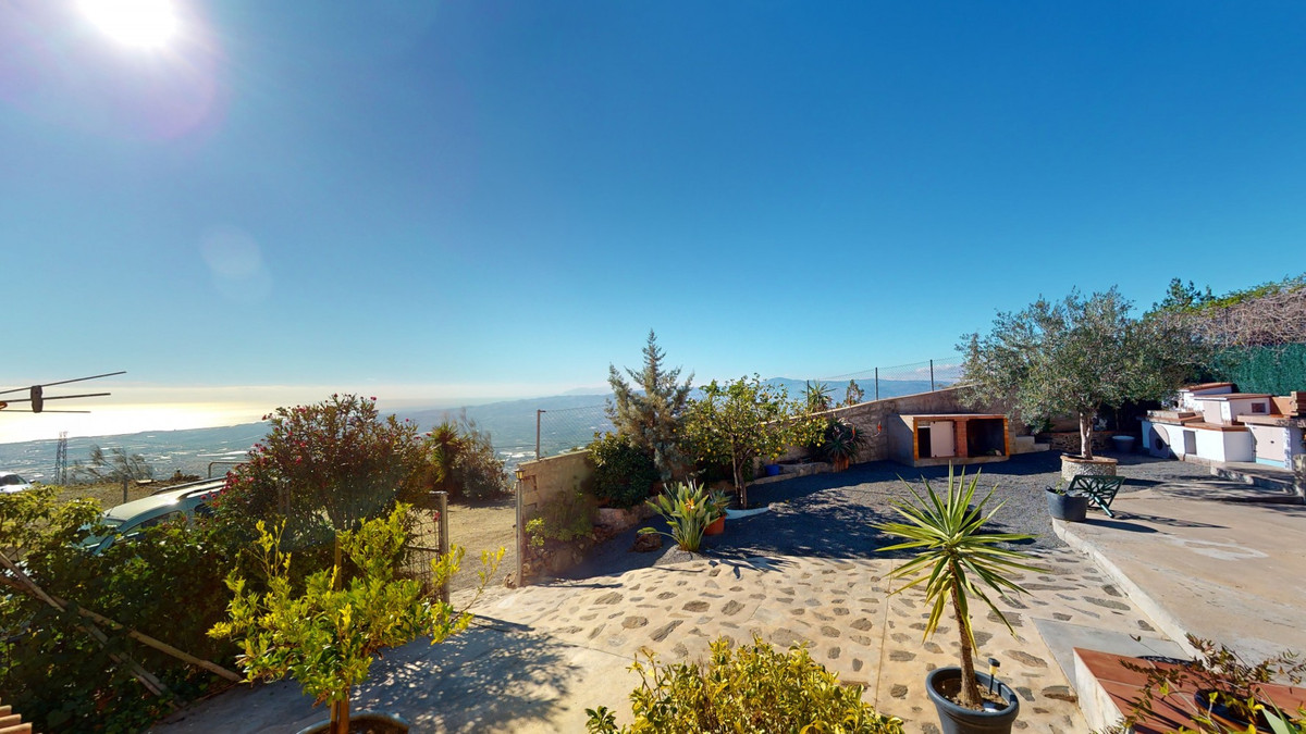 5 Bed Townhouse for sale in Arenas Costa Del Sol East, Málaga, Spain