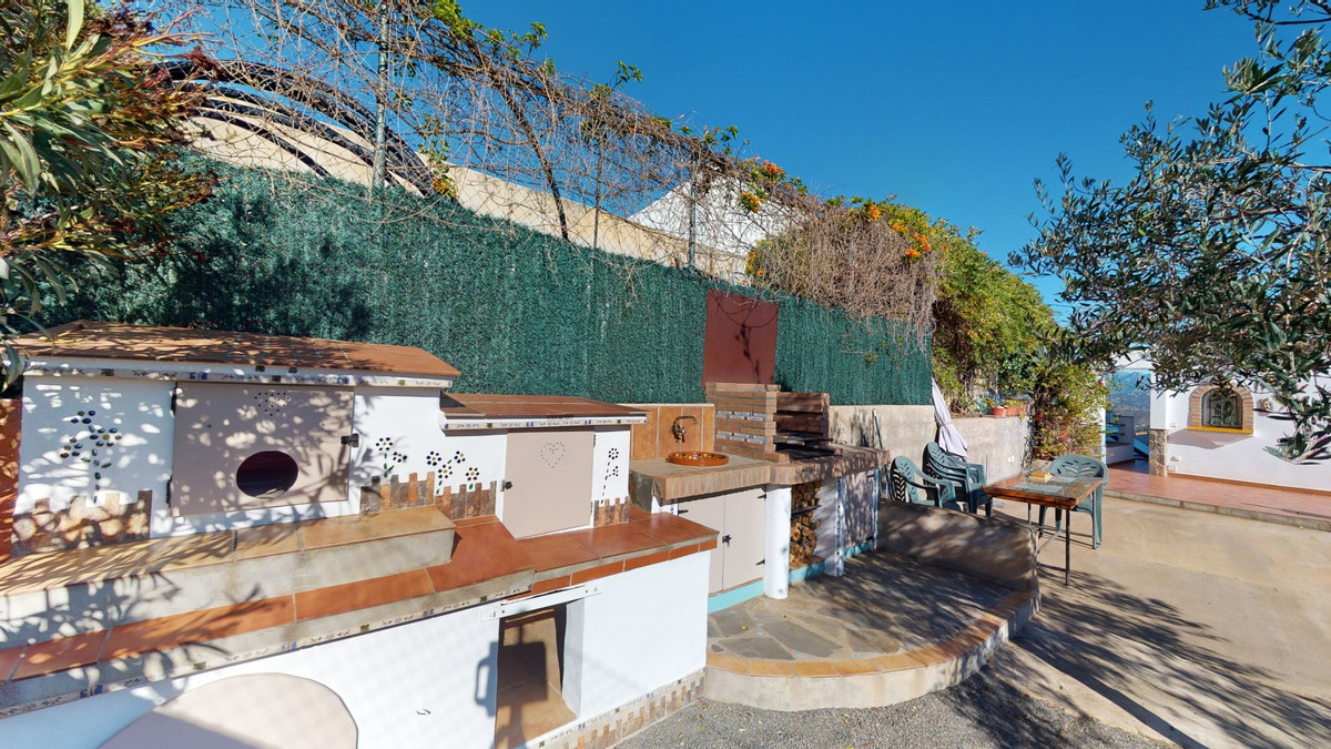 5 Bed Townhouse for sale in Arenas Costa Del Sol East, Málaga, Spain