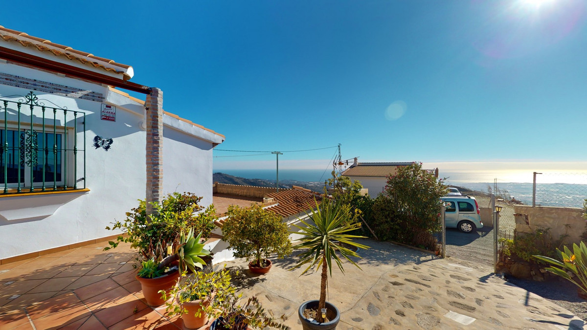 5 Bed Townhouse for sale in Arenas Costa Del Sol East, Málaga, Spain