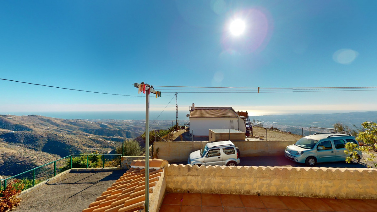 5 Bed Townhouse for sale in Arenas Costa Del Sol East, Málaga, Spain