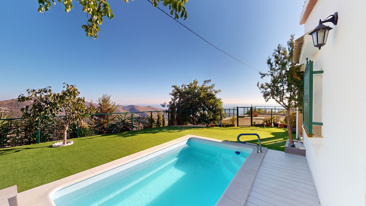 5 Bed Townhouse for sale in Arenas Costa Del Sol East, Málaga, Spain