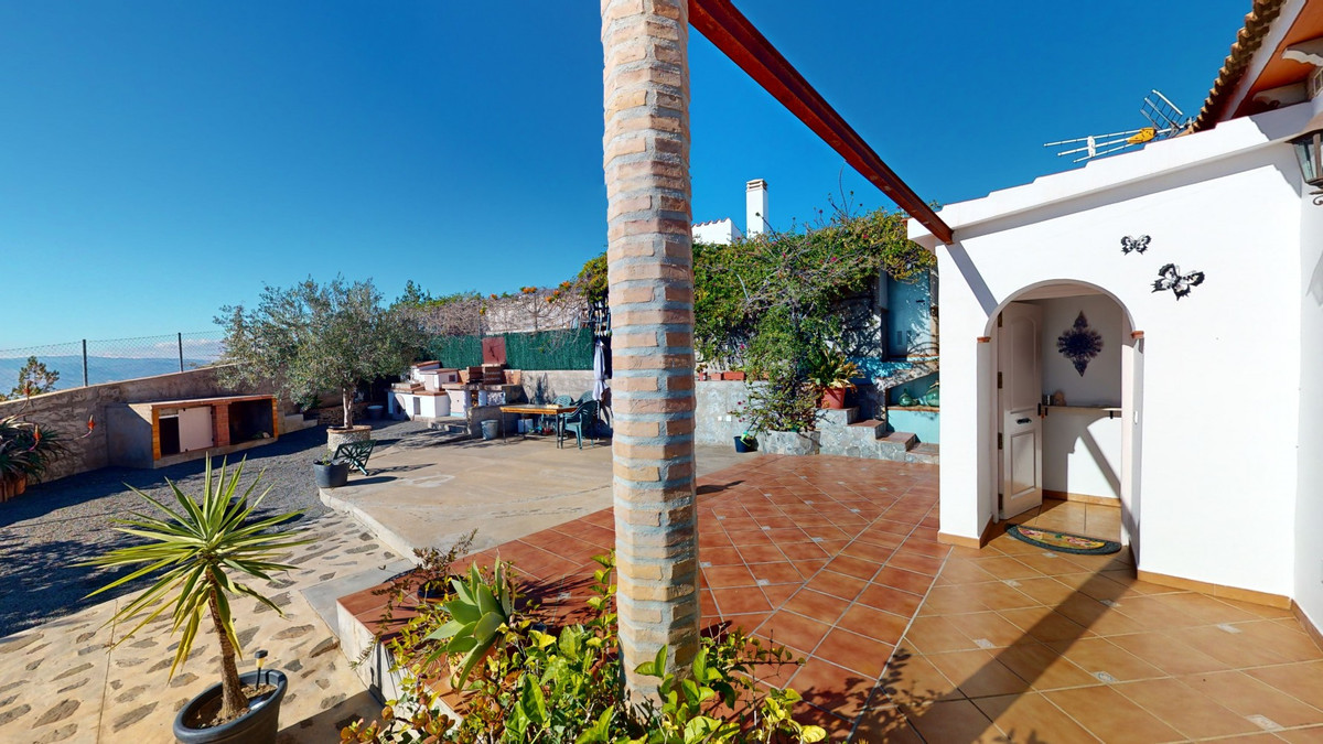 5 Bed Townhouse for sale in Arenas Costa Del Sol East, Málaga, Spain