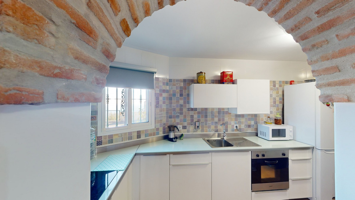 5 Bed Townhouse for sale in Arenas Costa Del Sol East, Málaga, Spain