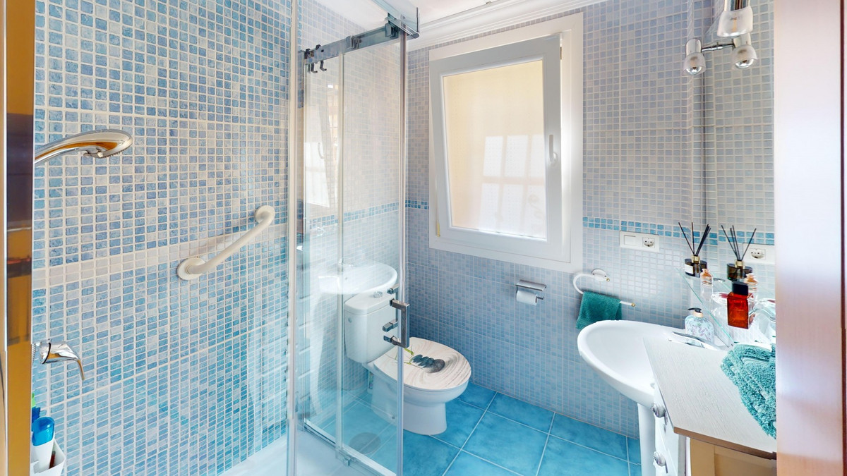 Se vende Pareada de 5 dormitorios en Costa Del Sol East, Málaga, España
