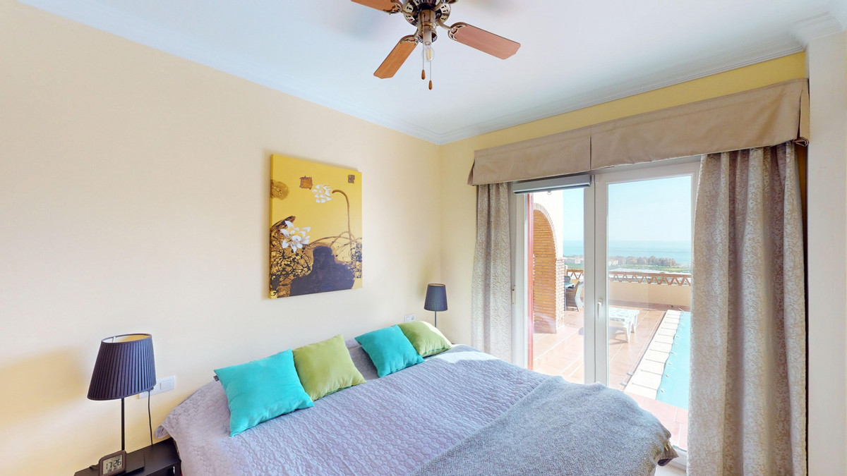 Se vende Pareada de 5 dormitorios en Costa Del Sol East, Málaga, España