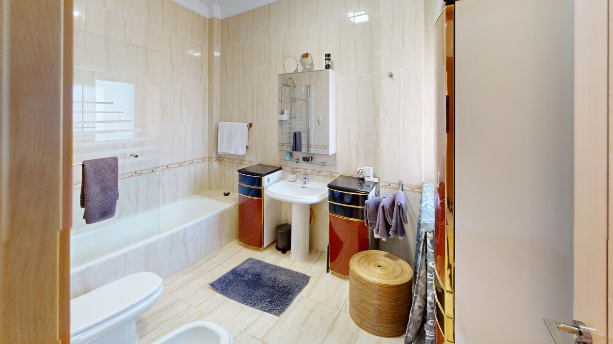 Se vende Pareada de 5 dormitorios en Costa Del Sol East, Málaga, España