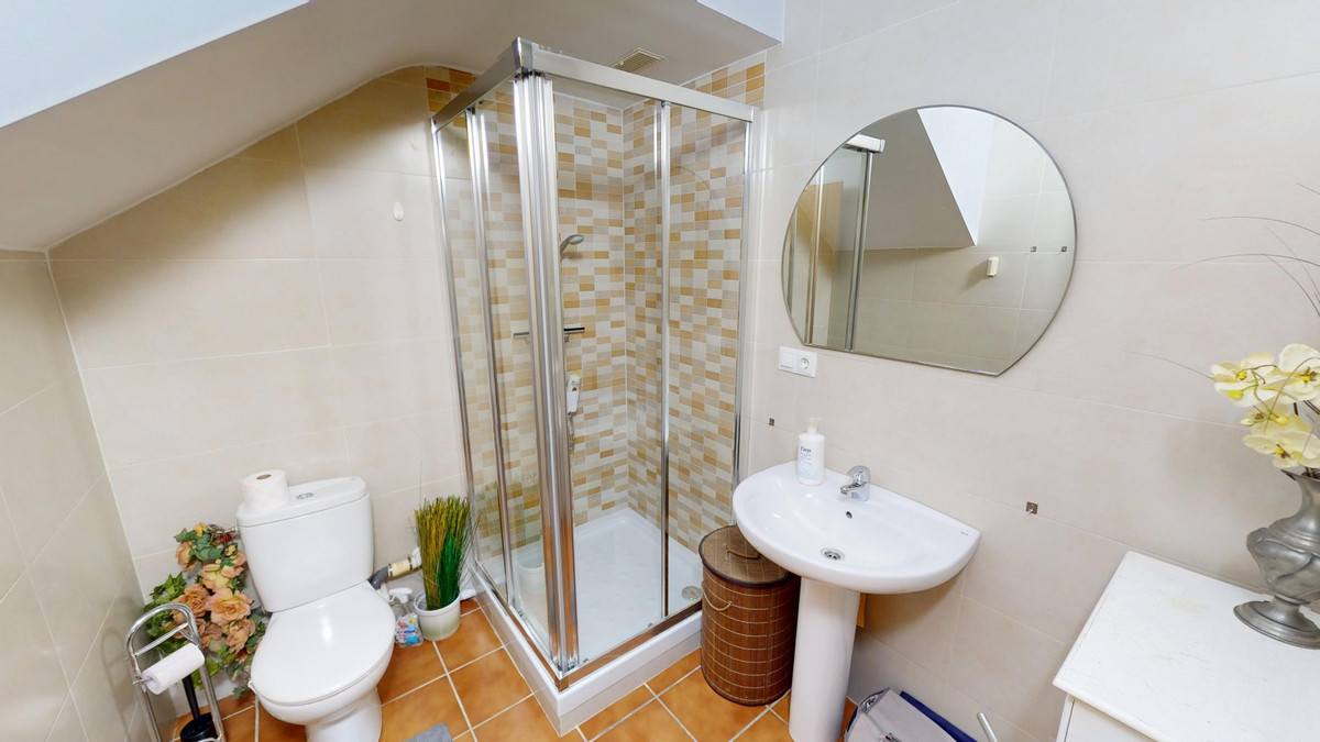 Se vende Pareada de 5 dormitorios en Costa Del Sol East, Málaga, España