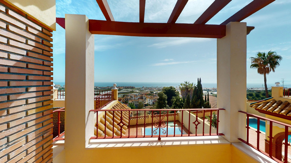 Se vende Pareada de 5 dormitorios en Costa Del Sol East, Málaga, España