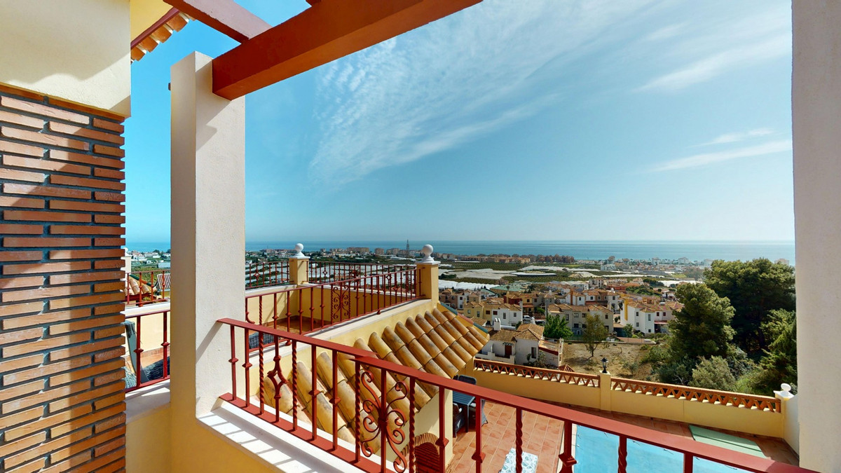 Se vende Pareada de 5 dormitorios en Costa Del Sol East, Málaga, España
