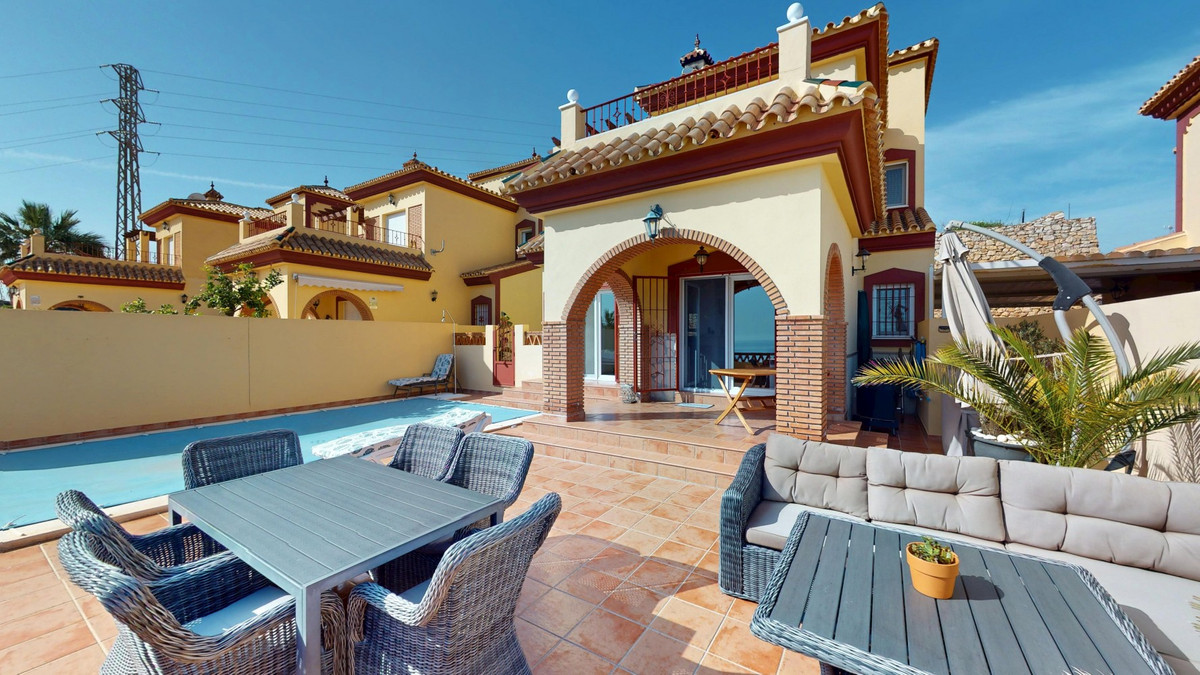 Se vende Pareada de 5 dormitorios en Costa Del Sol East, Málaga, España