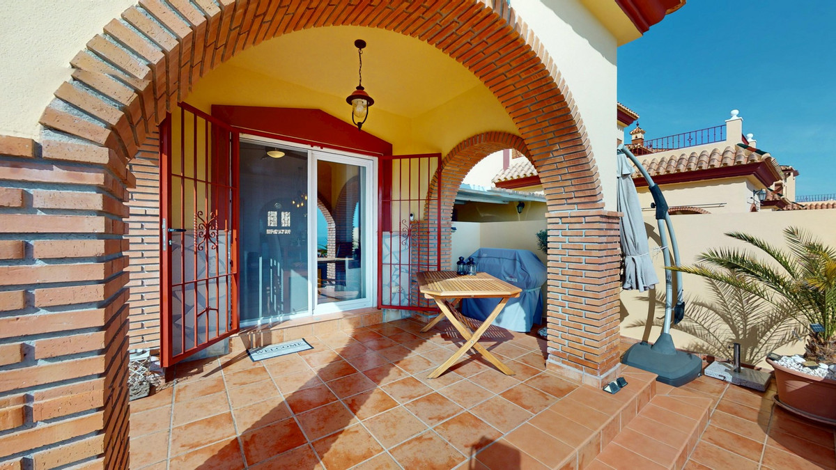 Se vende Pareada de 5 dormitorios en Costa Del Sol East, Málaga, España