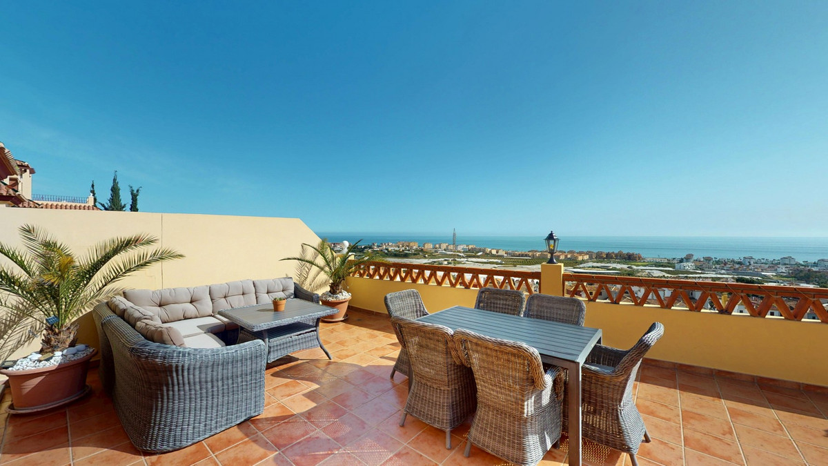 Se vende Pareada de 5 dormitorios en Costa Del Sol East, Málaga, España