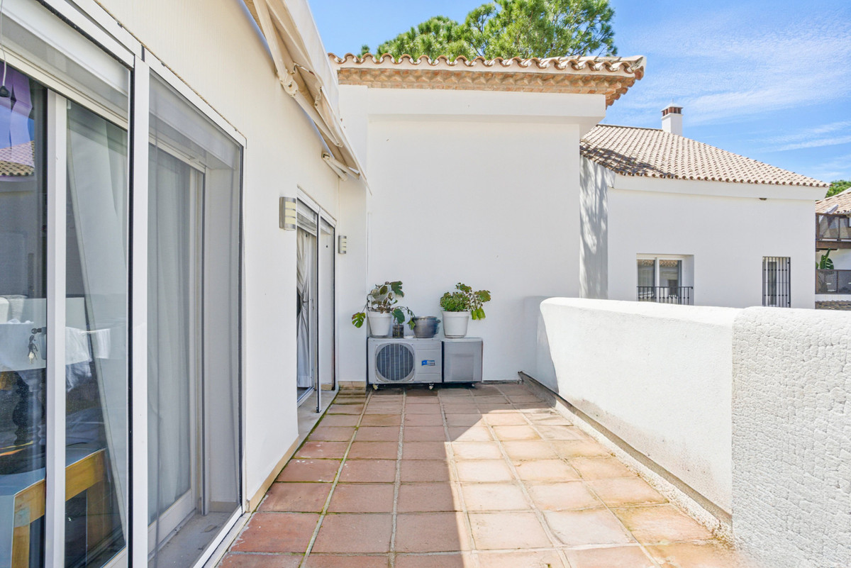 4 Bed Apartment for sale in Nueva Andalucía Costa Del Sol, Málaga, Spain