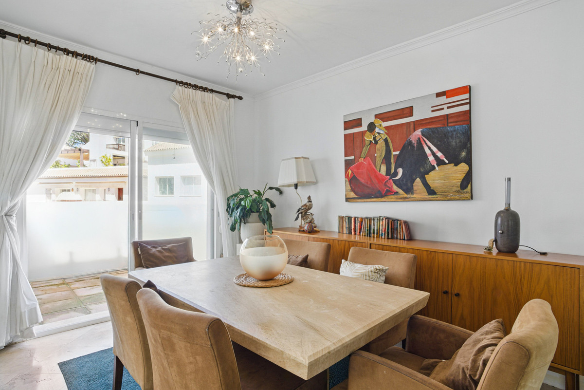 4 Bed Apartment for sale in Nueva Andalucía Costa Del Sol, Málaga, Spain