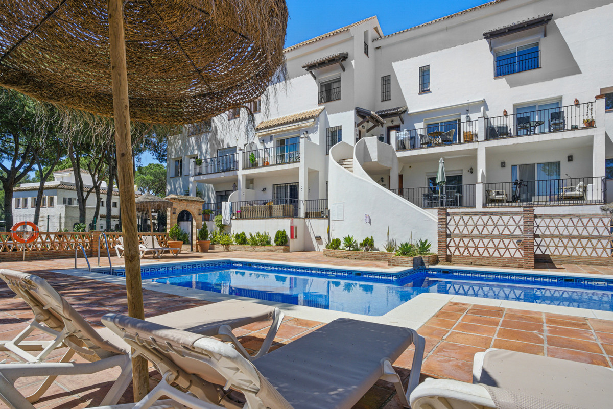 4 Bed Apartment for sale in Nueva Andalucía Costa Del Sol, Málaga, Spain