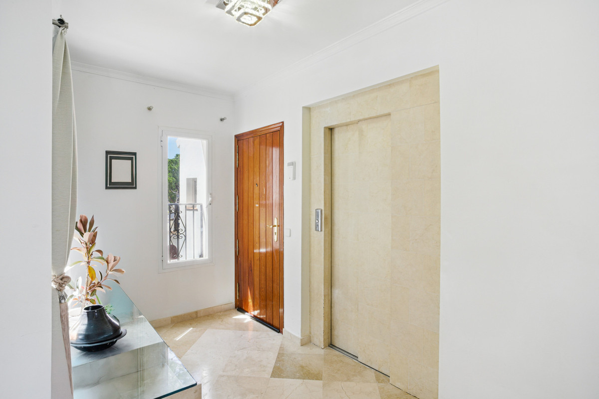 4 Bed Apartment for sale in Nueva Andalucía Costa Del Sol, Málaga, Spain