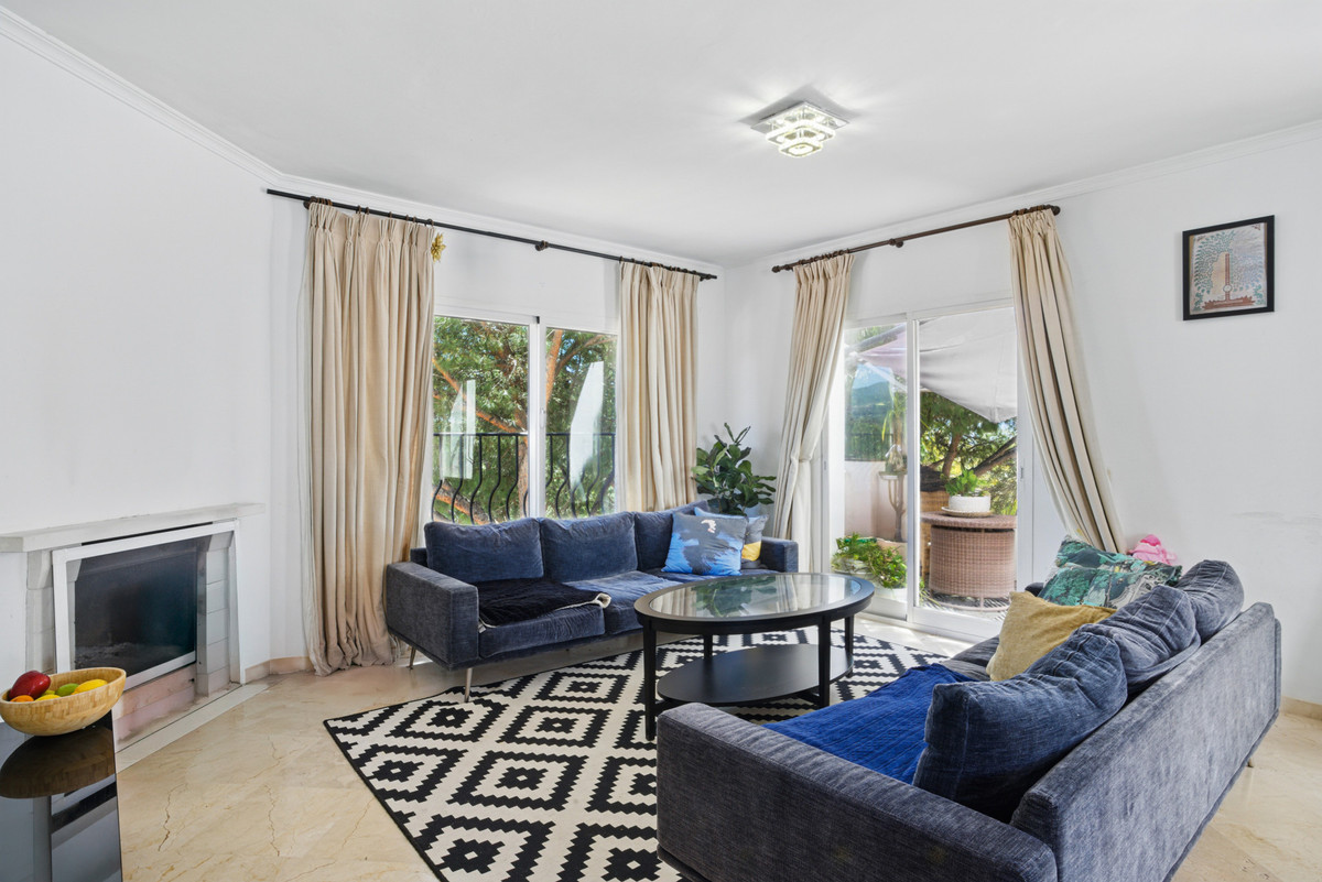 4 Bed Apartment for sale in Nueva Andalucía Costa Del Sol, Málaga, Spain