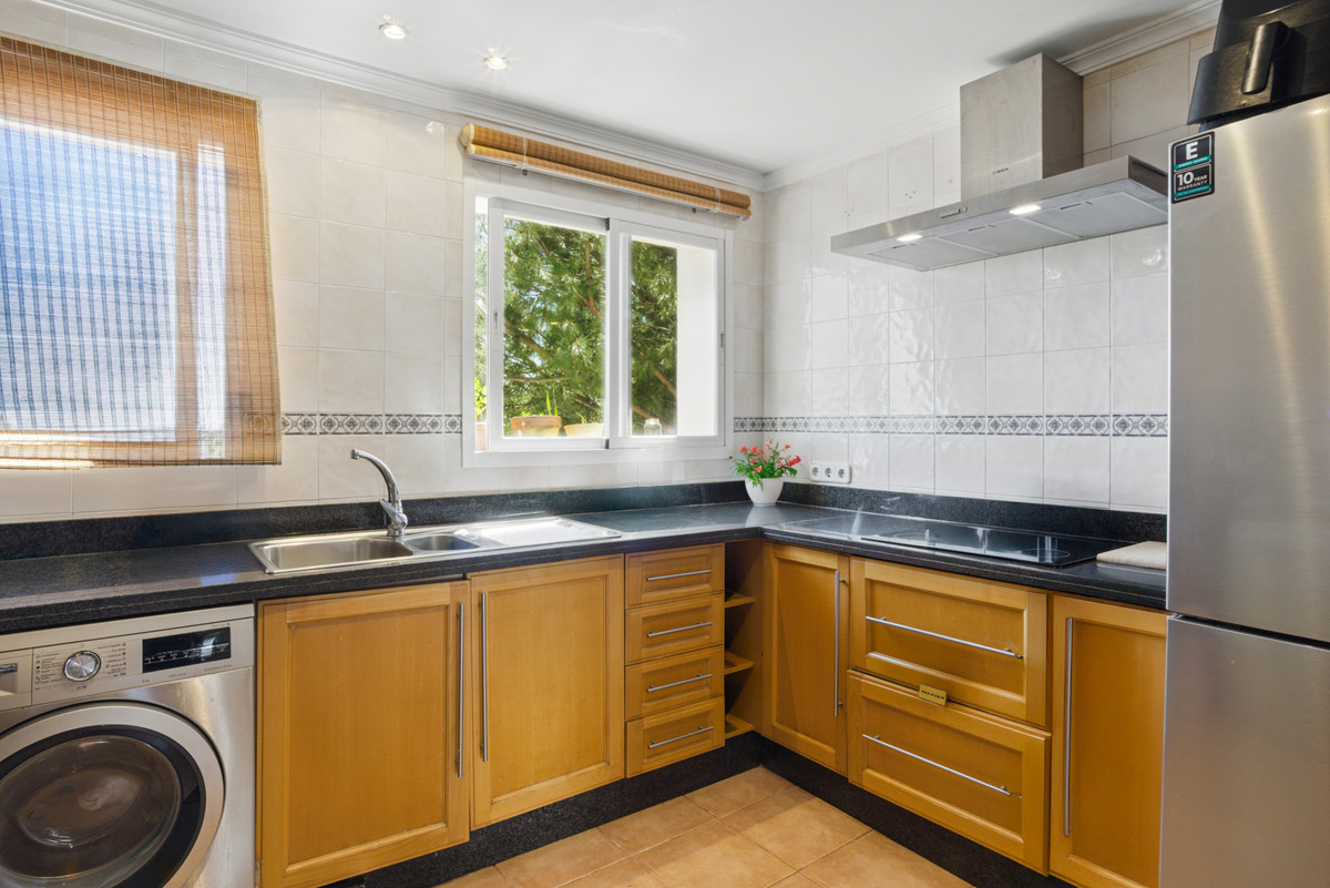 4 Bed Apartment for sale in Nueva Andalucía Costa Del Sol, Málaga, Spain