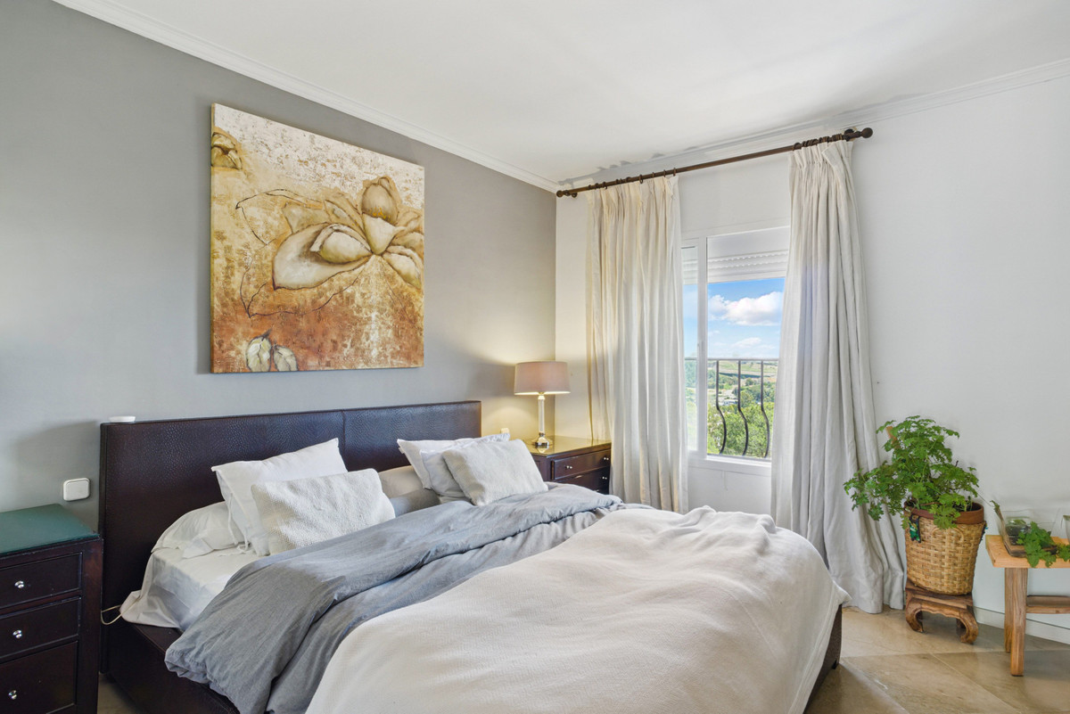 4 Bed Apartment for sale in Nueva Andalucía Costa Del Sol, Málaga, Spain