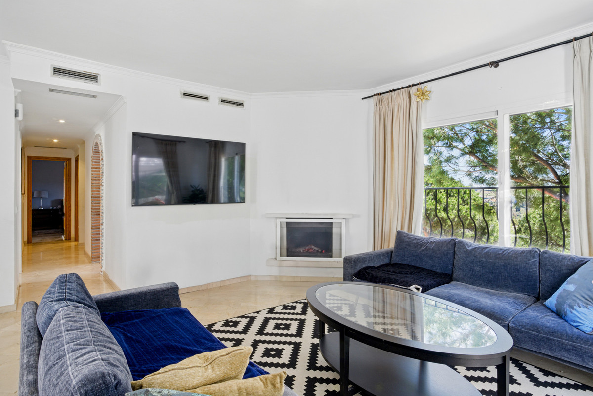 4 Bed Apartment for sale in Nueva Andalucía Costa Del Sol, Málaga, Spain