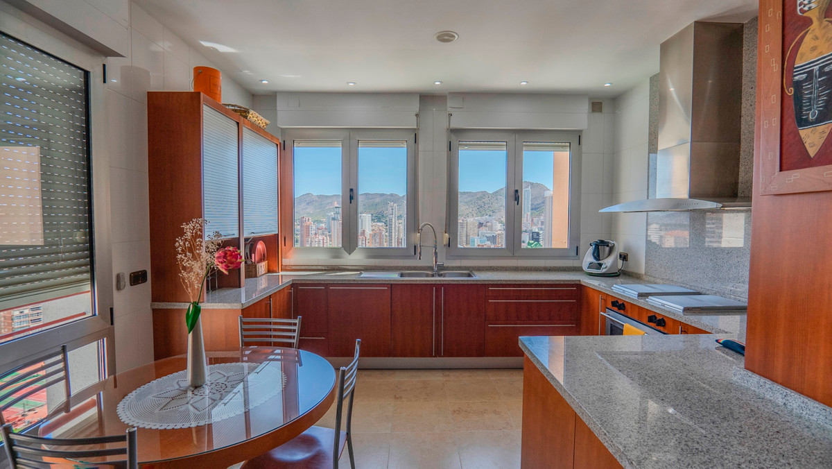 5 Bed Apartment for sale in Benidorm Costa Blanca, Alicante, Spain