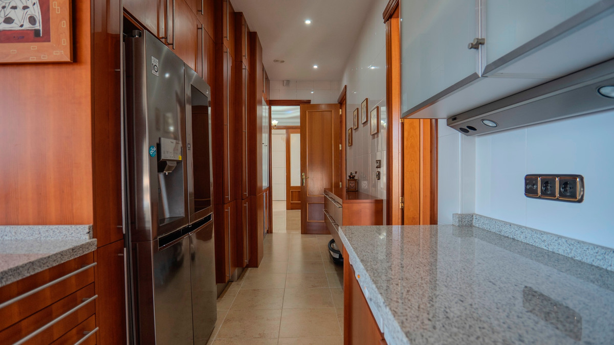 5 Bed Apartment for sale in Benidorm Costa Blanca, Alicante, Spain