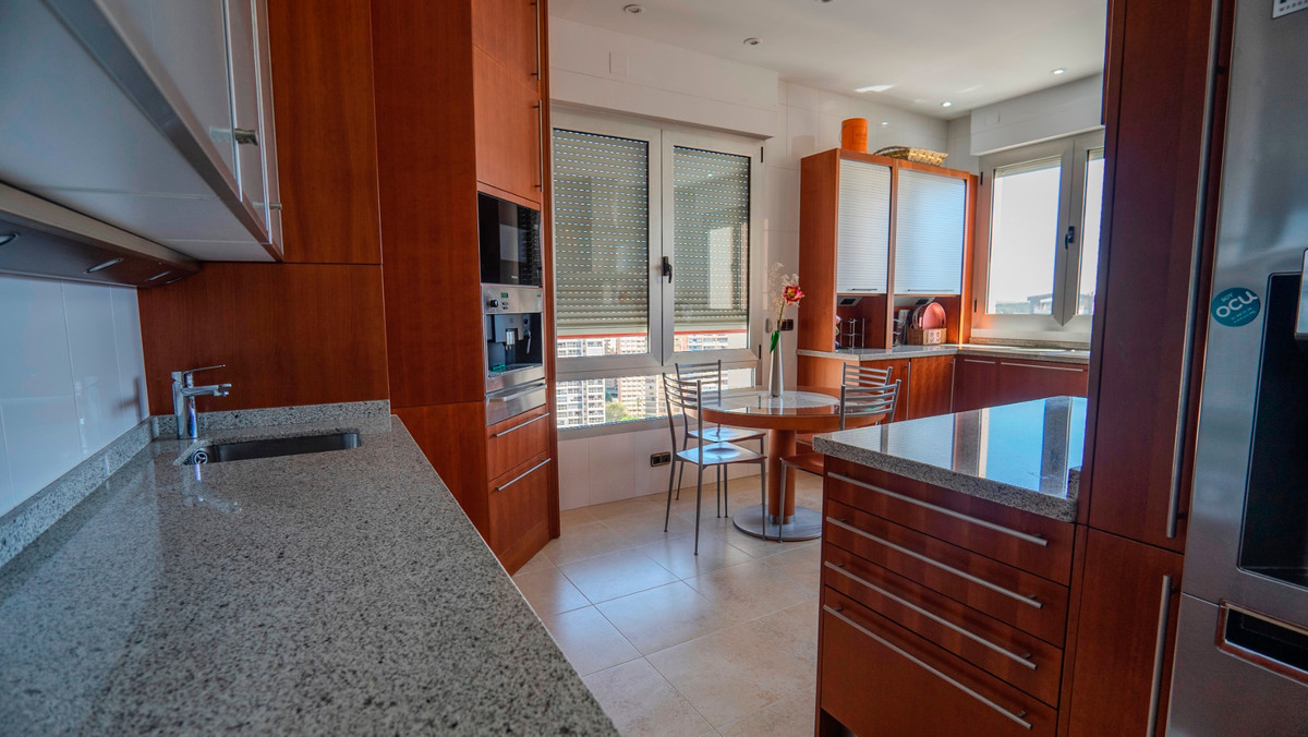 5 Bed Apartment for sale in Benidorm Costa Blanca, Alicante, Spain