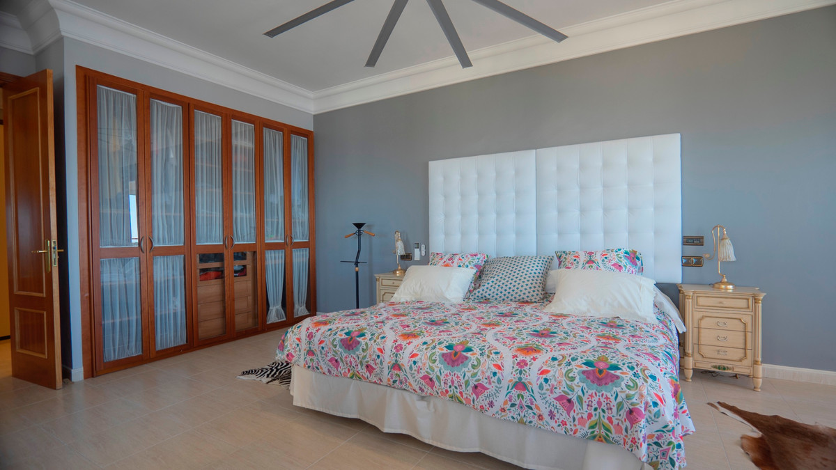 5 Bed Apartment for sale in Benidorm Costa Blanca, Alicante, Spain