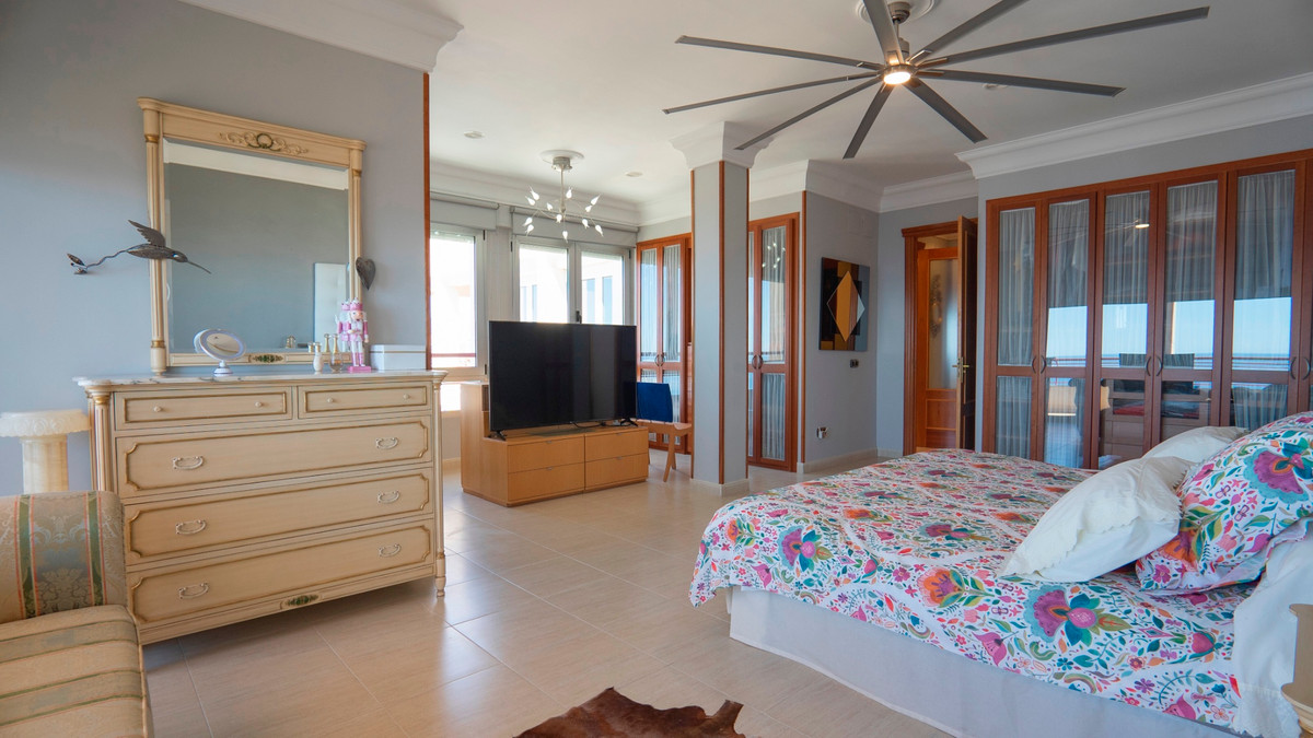 5 Bed Apartment for sale in Benidorm Costa Blanca, Alicante, Spain