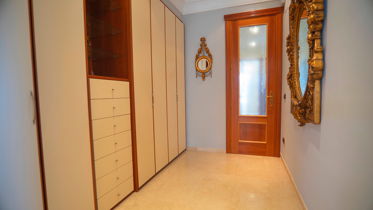 5 Bed Apartment for sale in Benidorm Costa Blanca, Alicante, Spain