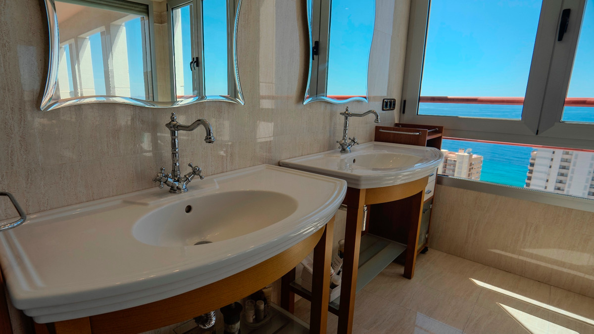 5 Bed Apartment for sale in Benidorm Costa Blanca, Alicante, Spain