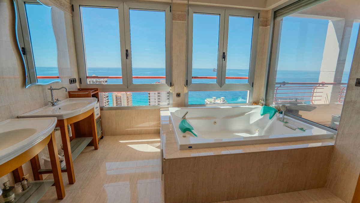 5 Bed Apartment for sale in Benidorm Costa Blanca, Alicante, Spain