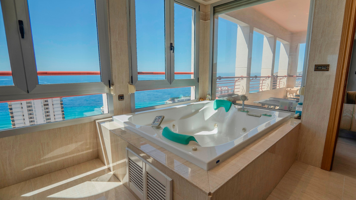 5 Bed Apartment for sale in Benidorm Costa Blanca, Alicante, Spain