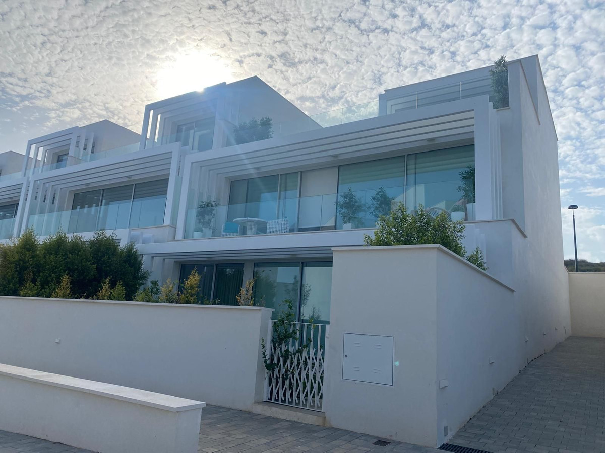 Se vende Adosada de 3 dormitorios en Costa Del Sol, Cadiz, España