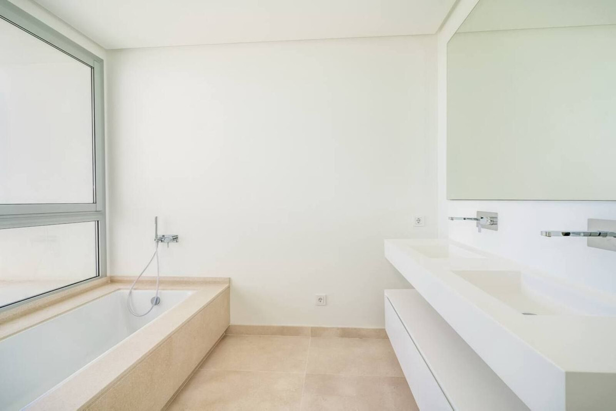 4 Bed Apartment for sale in Benahavís Costa Del Sol, Málaga, Spain