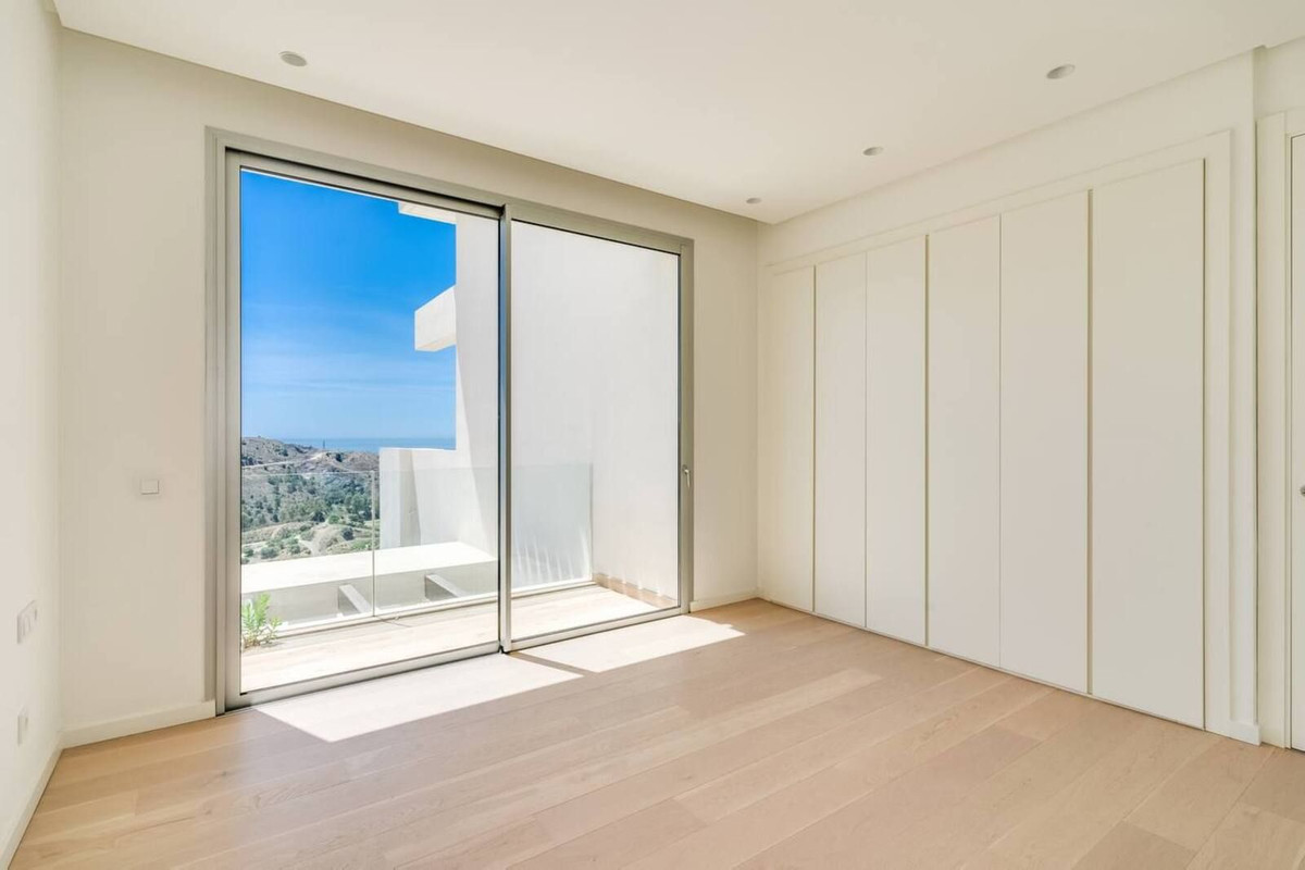 4 Bed Apartment for sale in Benahavís Costa Del Sol, Málaga, Spain